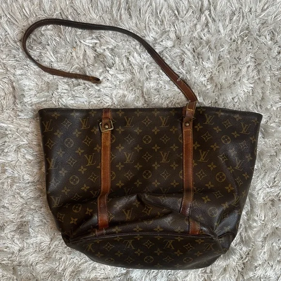 Pre-Loved Authentic. LV Luxury Brown Monogram Tote Bag - Picture 2 of 16